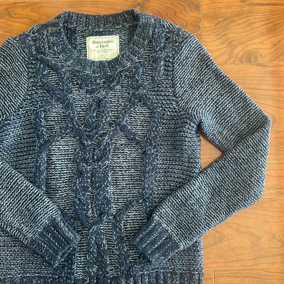 COPY - Abercrombie & Fitch Blue Slim Rib Cable Knit Crewneck Sweater - Picture 2 of 13